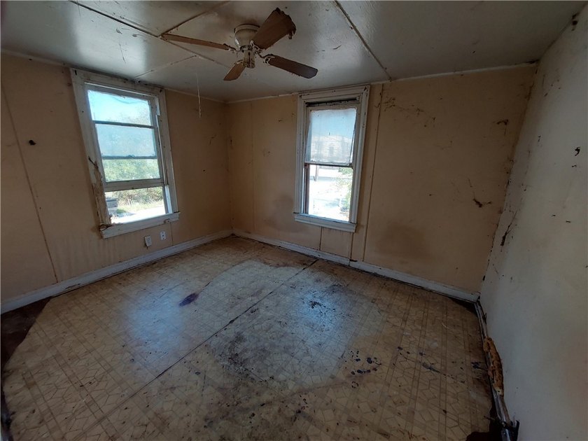 Prime Investor Opportunity: 3-Unit Fixer-Upper with Value-Add - photo 19