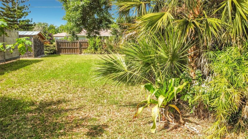 Welcome to this beautifully maintained 2-bedroom, 2-bath pool - photo 49