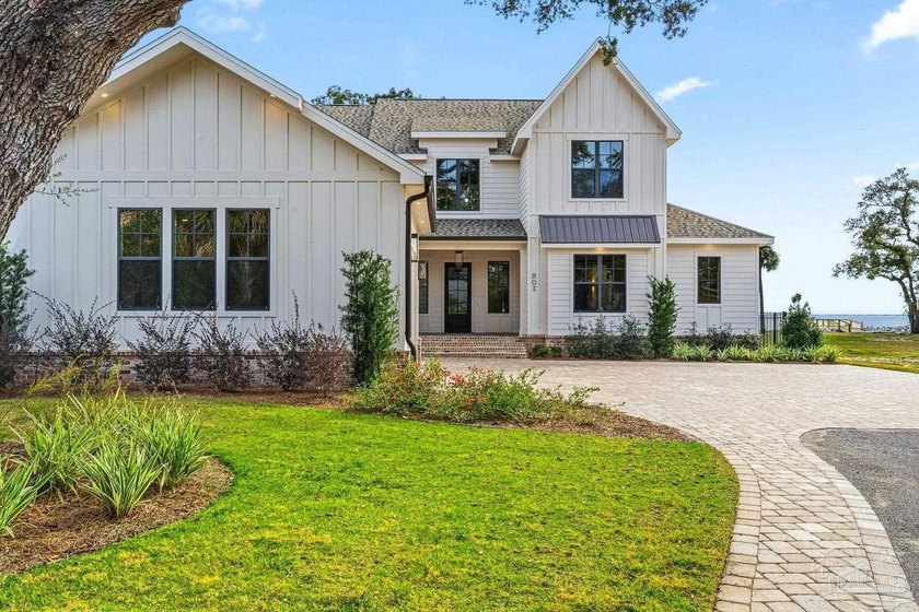 Located on Pensacola Bay, this fabulous residence features three - photo 4