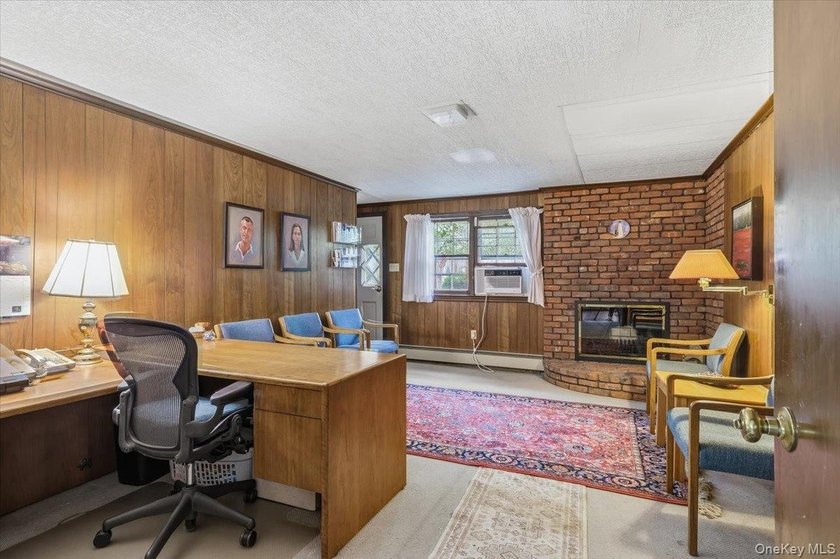 WORK FROM THE COMFORT OF YOUR OWN HOME! Professional home office - photo 12