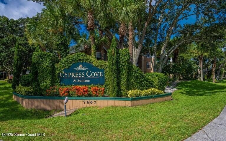 3rd floor 2bedroom, 2-bath split-floor plan condo offers the - photo 17