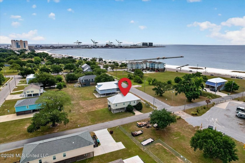 Beautiful coastal beach home just moments from the water - photo 33