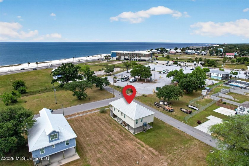 Beautiful coastal beach home just moments from the water - photo 34