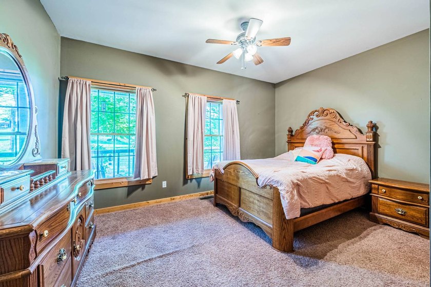 Stunning 3 bedroom, 2.5 bath, 2,200 +/- square foot log home - photo 11