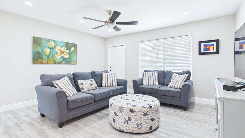 Welcome home to this beautifully remodeled 3BR/2BA residence - photo 11