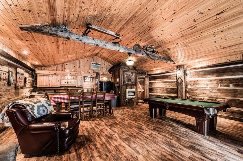 Stunning 3 bedroom, 2.5 bath, 2,200 +/- square foot log home - photo 19