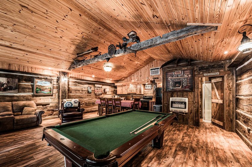 Stunning 3 bedroom, 2.5 bath, 2,200 +/- square foot log home - photo 20