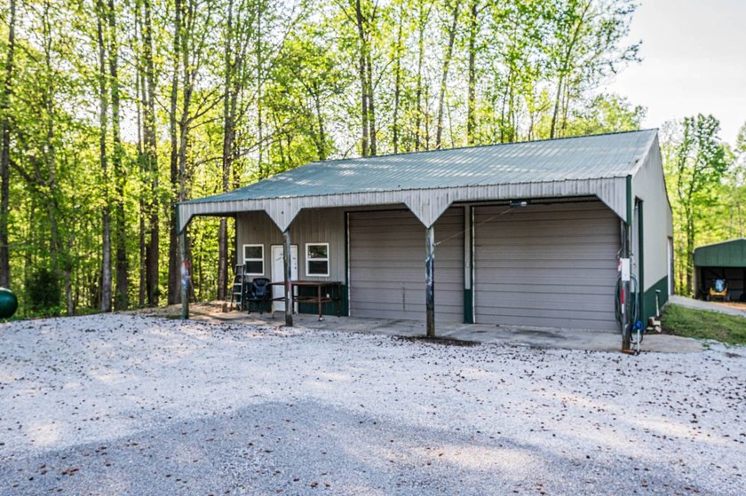 Stunning 3 bedroom, 2.5 bath, 2,200 +/- square foot log home - photo 23