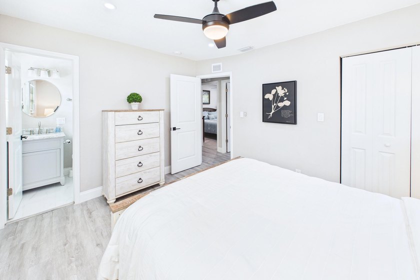 Welcome home to this beautifully remodeled 3BR/2BA residence - photo 24