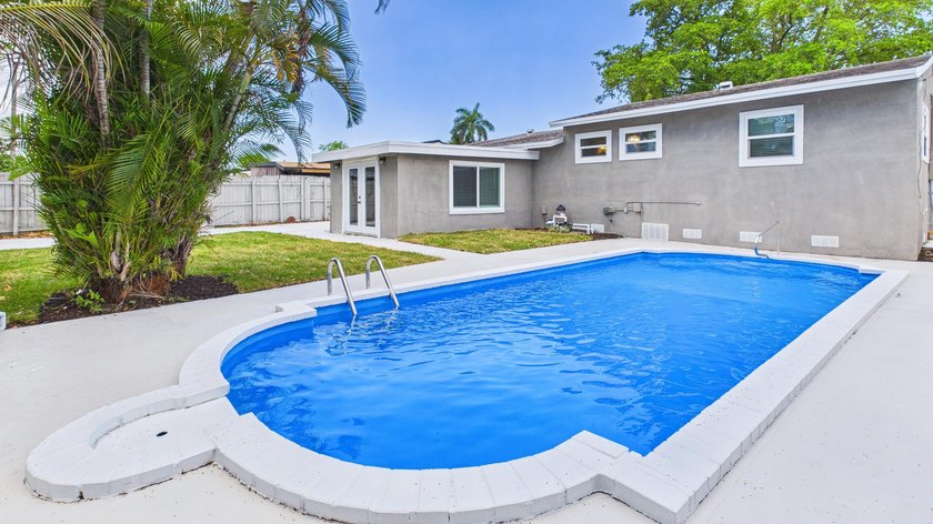 Welcome home to this beautifully remodeled 3BR/2BA residence - photo 29