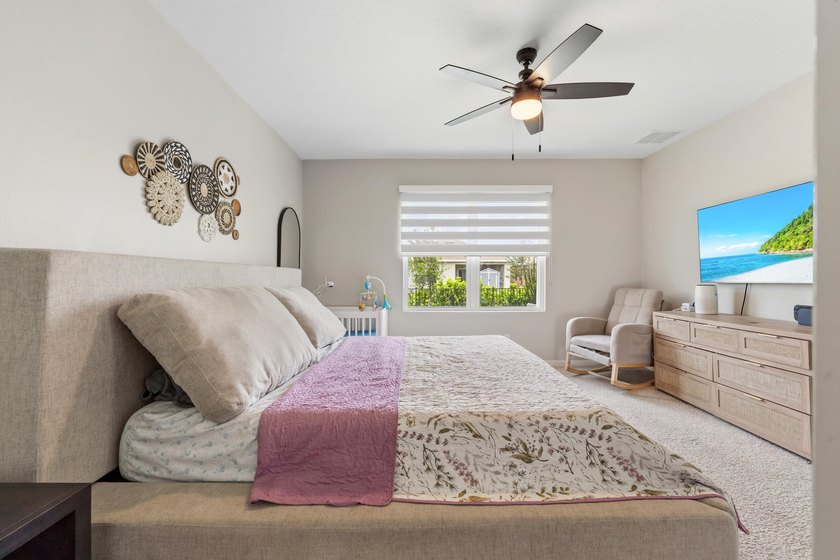 Welcome to this upgraded 3-bedroom, 2-bathroom single-family - photo 12