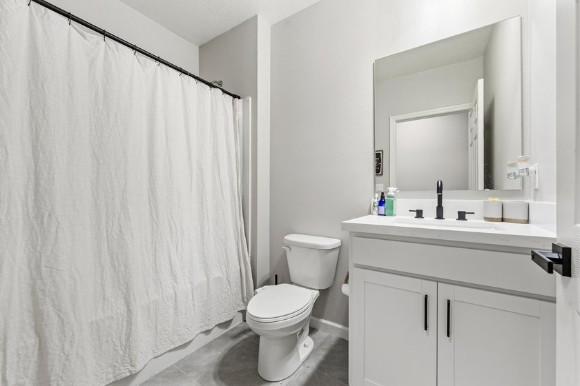 Welcome to this upgraded 3-bedroom, 2-bathroom single-family - photo 18