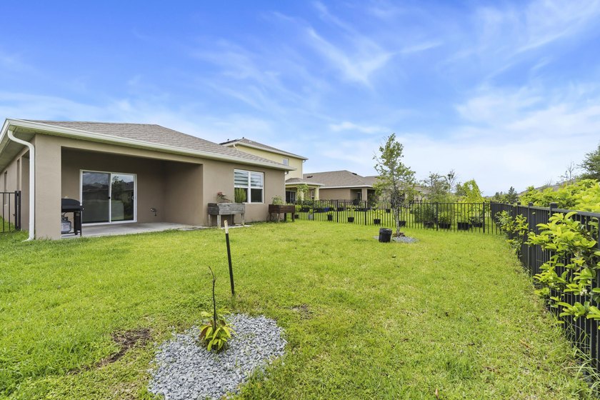 Welcome to this upgraded 3-bedroom, 2-bathroom single-family - photo 22