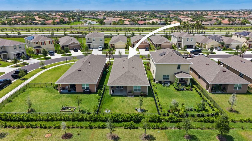 Welcome to this upgraded 3-bedroom, 2-bathroom single-family - photo 30