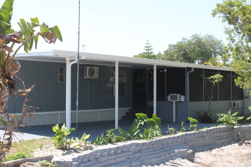 Updated &amp; Move-In Ready: Double Florida Rooms, New Everything! - photo 3