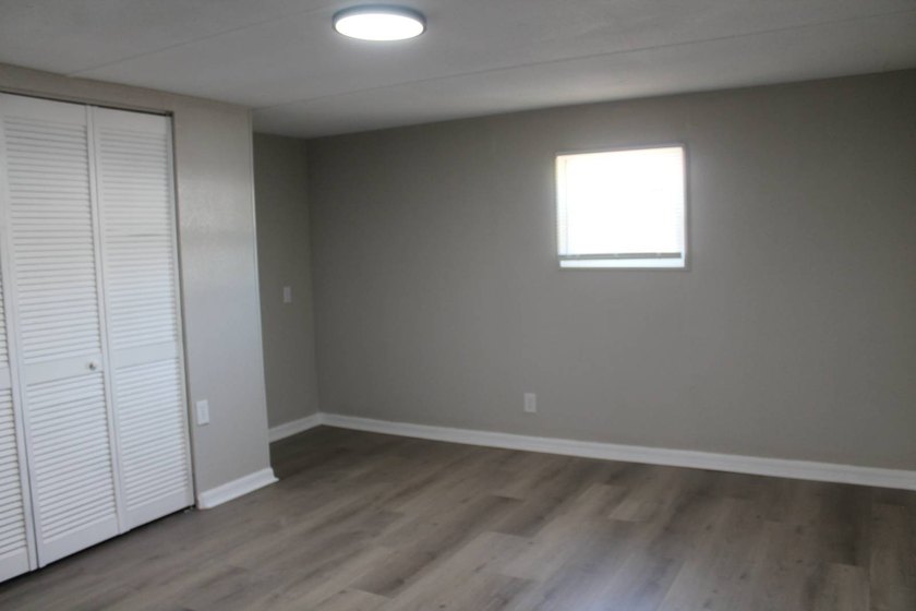 Updated &amp; Move-In Ready: Double Florida Rooms, New Everything! - photo 8