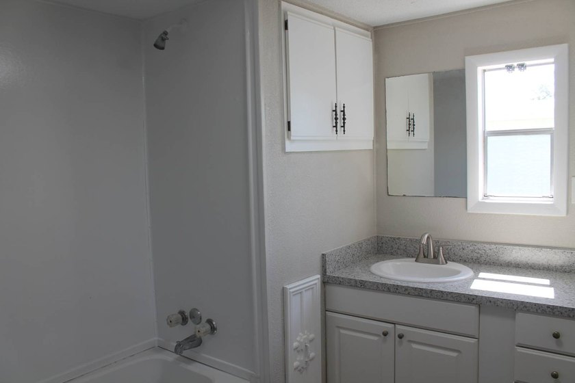 Updated &amp; Move-In Ready: Double Florida Rooms, New Everything! - photo 9
