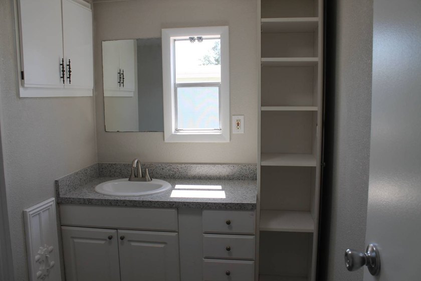 Updated &amp; Move-In Ready: Double Florida Rooms, New Everything! - photo 10