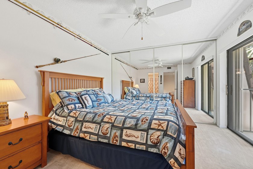 Discover this charming two-bedroom townhouse, with each bedroom - photo 13