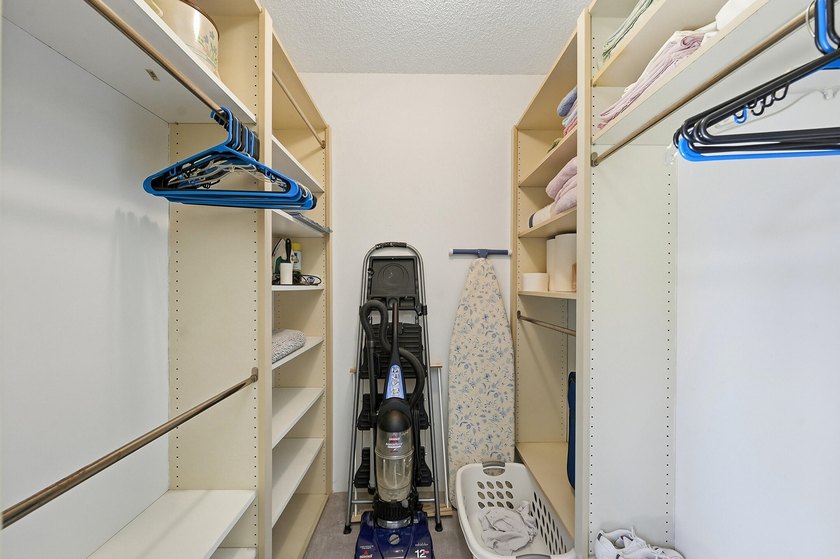 Discover this charming two-bedroom townhouse, with each bedroom - photo 17