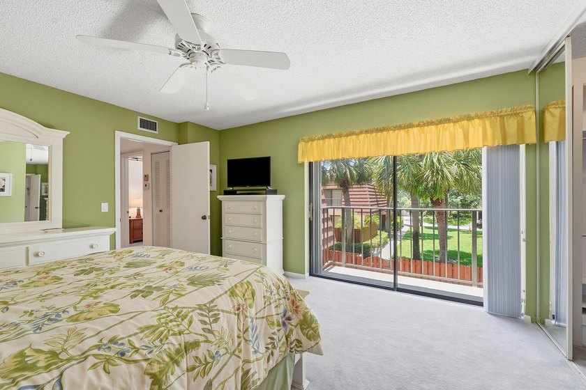 Discover this charming two-bedroom townhouse, with each bedroom - photo 20