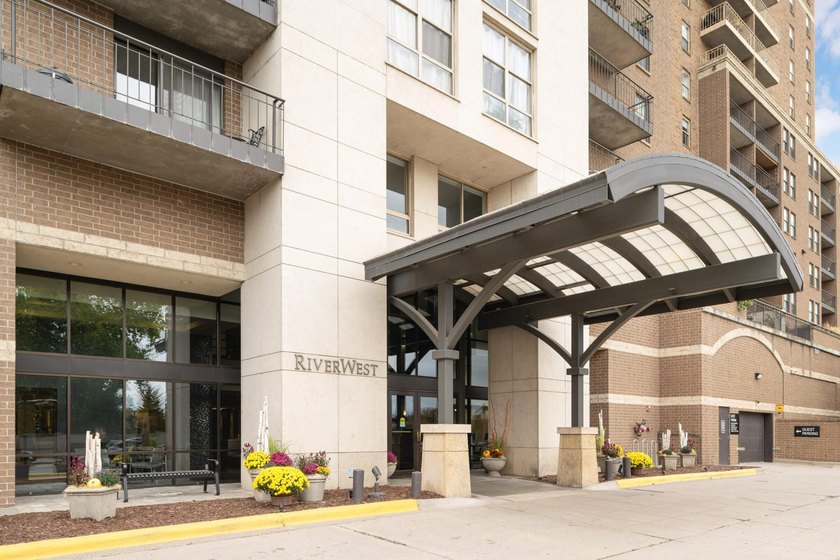 Discover urban living at its finest in this stylish condo! - photo 2