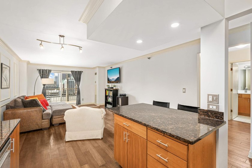 Discover urban living at its finest in this stylish condo! - photo 7