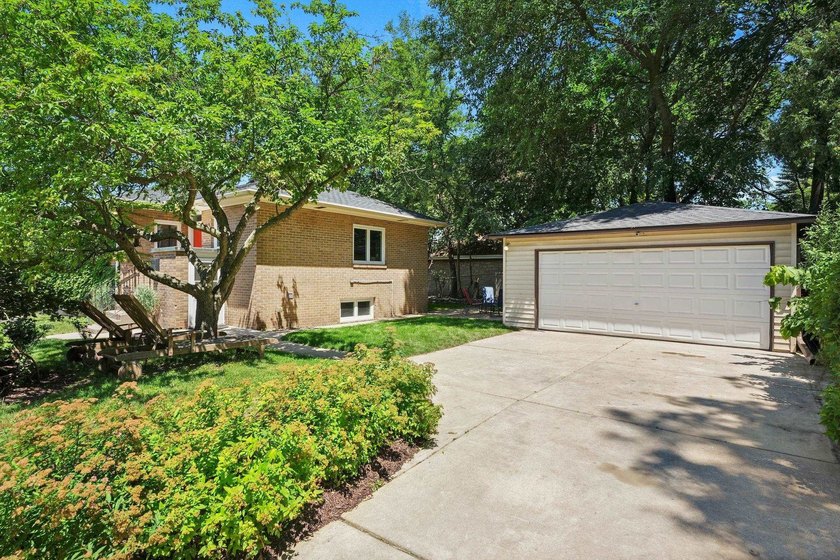 Stunning all-brick home in the heart of Madison! Just across - photo 36