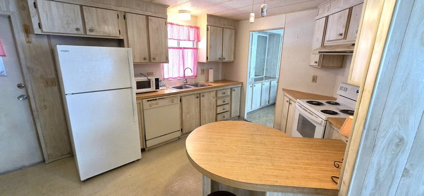 Looking for an affordable retreat nestled in a quiet 40+ - photo 3