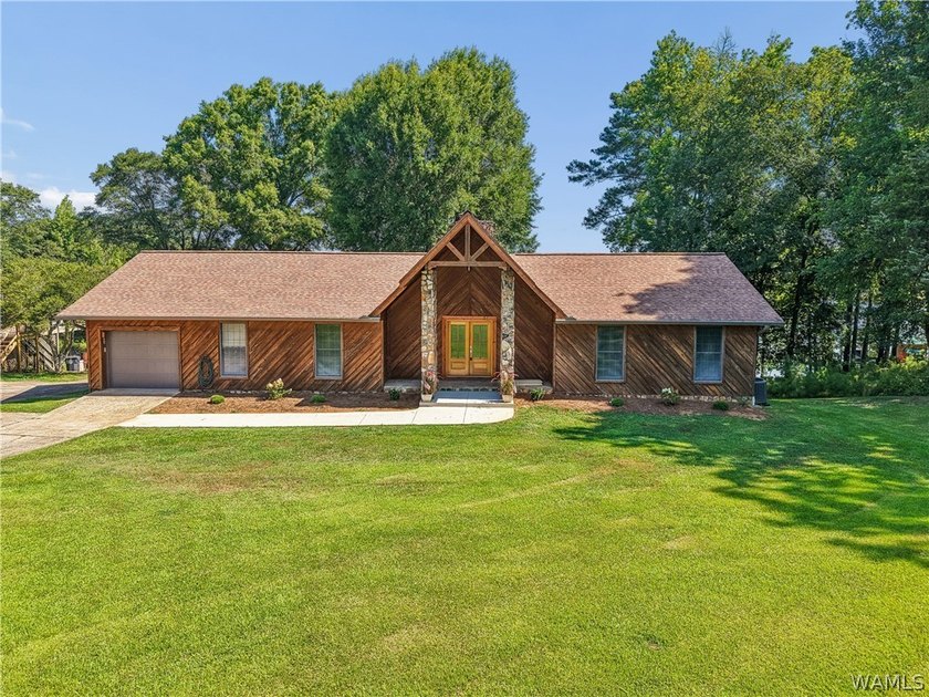 Beautifully renovated waterfront home on 1+/- acre overlooking - photo 2