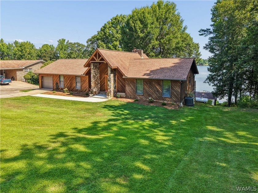 Beautifully renovated waterfront home on 1+/- acre overlooking - photo 3