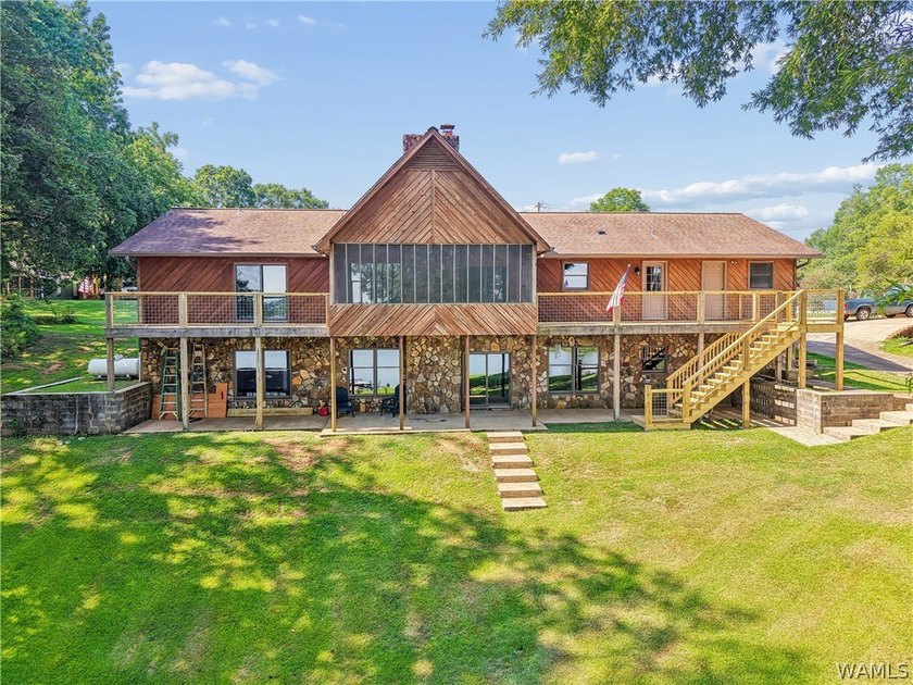 Beautifully renovated waterfront home on 1+/- acre overlooking - photo 6