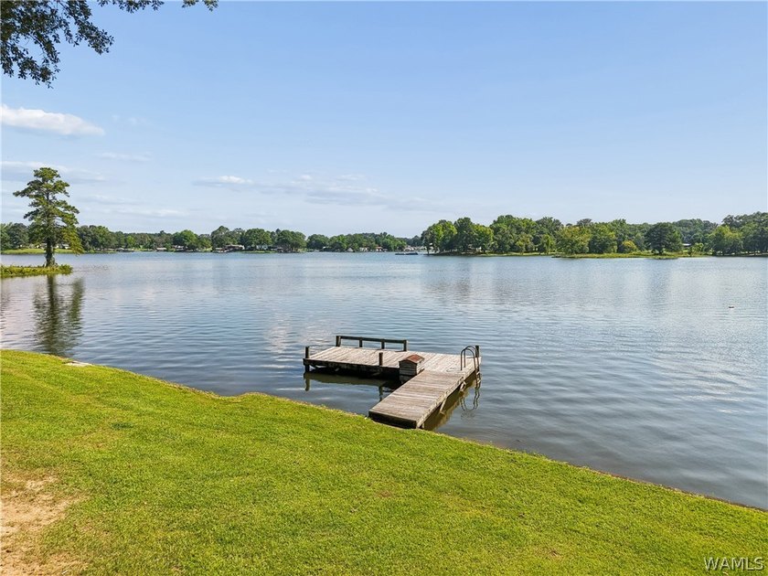 Beautifully renovated waterfront home on 1+/- acre overlooking - photo 9