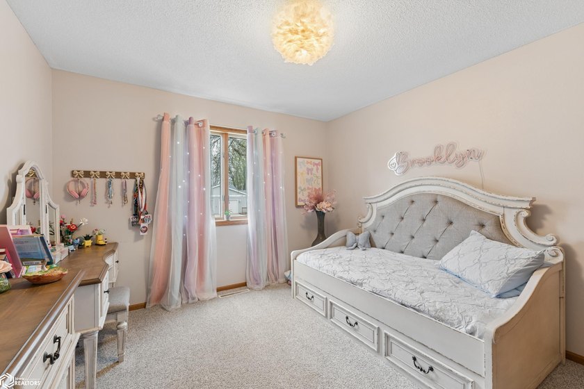 Beautifully updated and perfectly situated on Woodlane Drive - photo 14