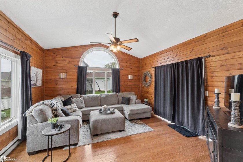 Beautifully updated and perfectly situated on Woodlane Drive - photo 16