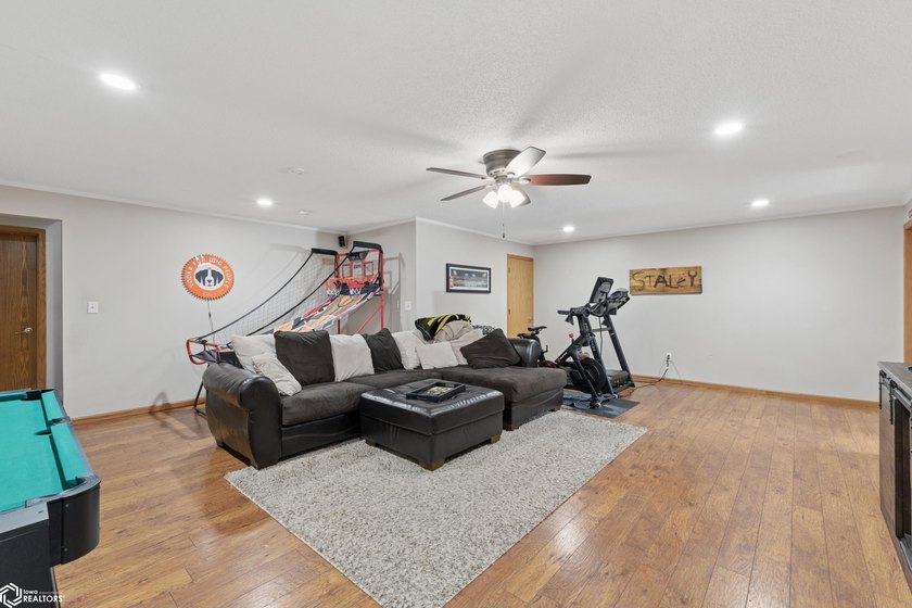 Beautifully updated and perfectly situated on Woodlane Drive - photo 21