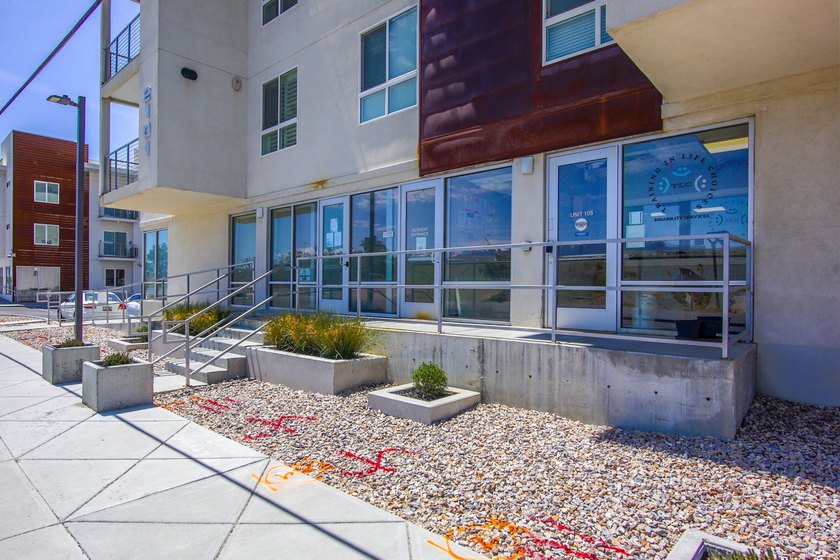 SELLER OFFERING 3% TOWARDS BUYERS CLOSING COSTS + RATE BUY DOWN! - photo 21