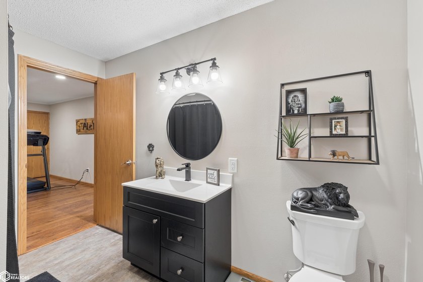 Beautifully updated and perfectly situated on Woodlane Drive - photo 24