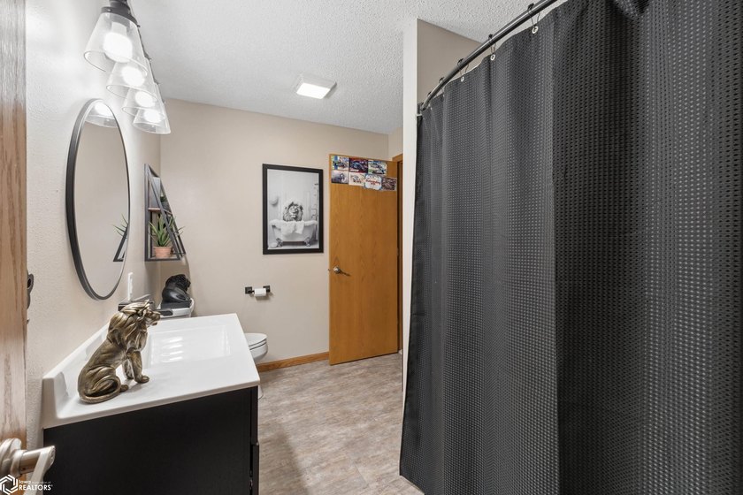 Beautifully updated and perfectly situated on Woodlane Drive - photo 25