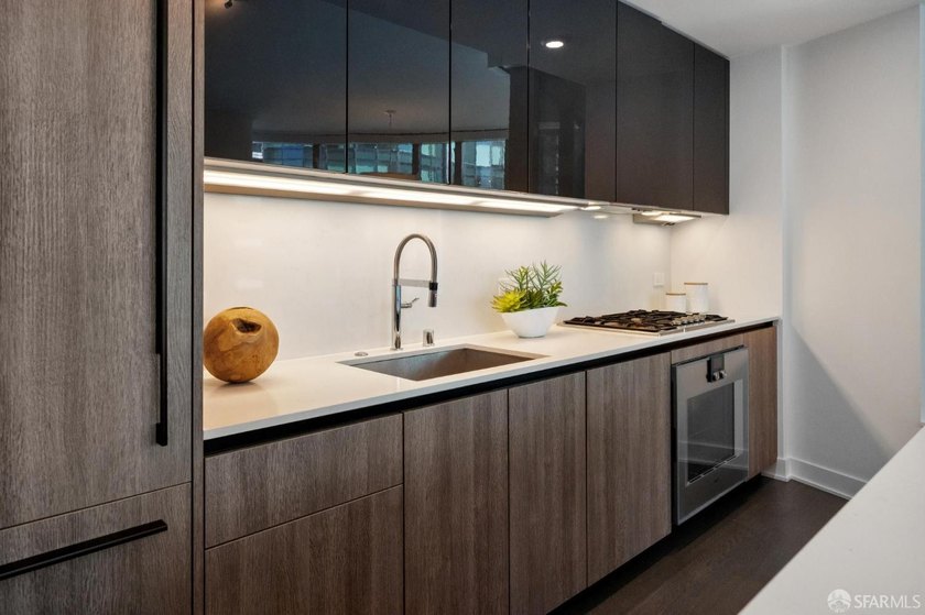 Elegant two-bedroom, two-bathroom residence at Lumina, offering - photo 25
