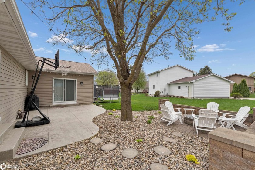 Beautifully updated and perfectly situated on Woodlane Drive - photo 29