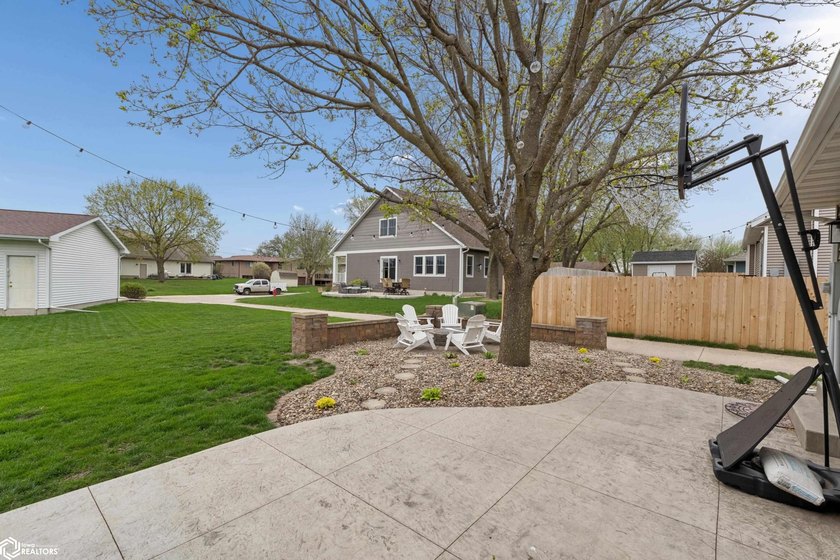 Beautifully updated and perfectly situated on Woodlane Drive - photo 30