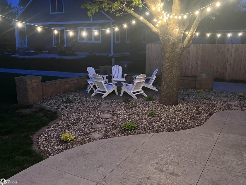 Beautifully updated and perfectly situated on Woodlane Drive - photo 32