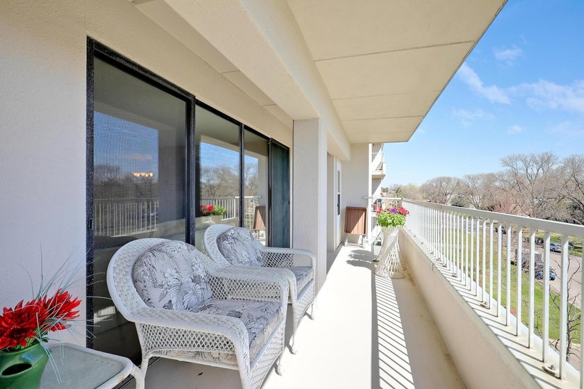 Seller providing a $15,000 credit at closing toward buyer's - photo 33