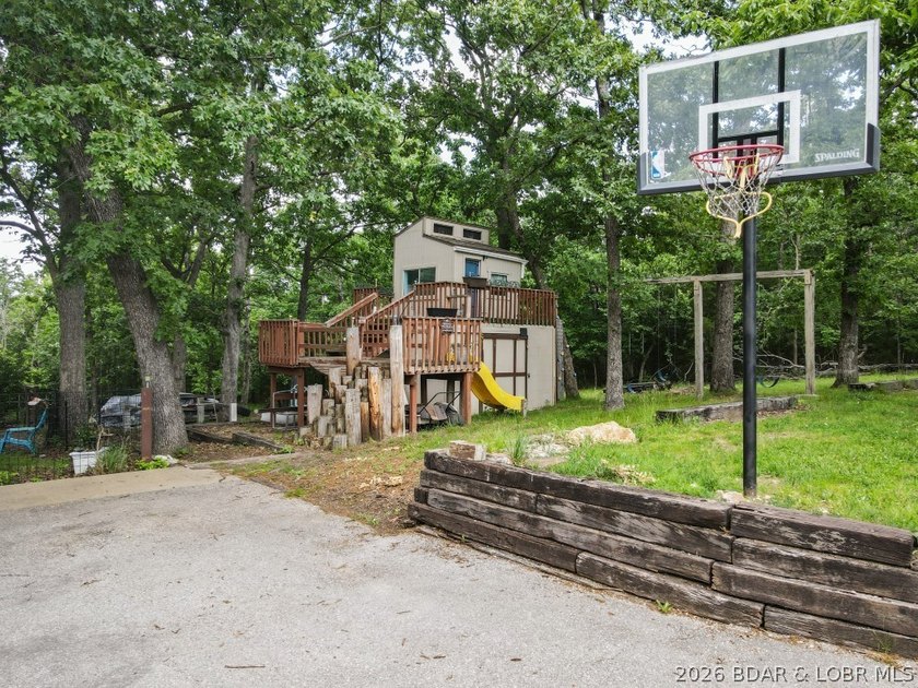 Private Four Seasons Retreat on Expansive Multi-Lot Property! - photo 36