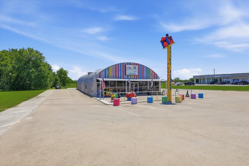 Turnkey Business &amp; Commercial Property Opportunity Here is where - photo 37