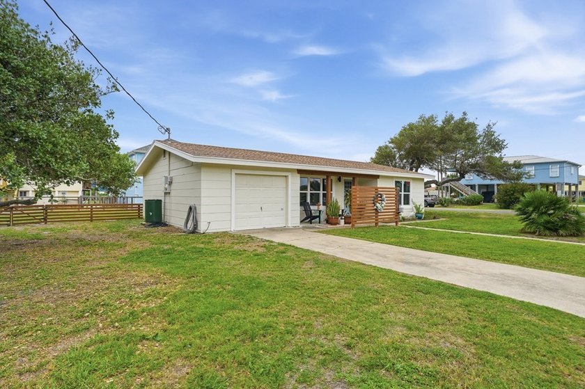 Just three blocks from Aransas Bay, this beautifully updated - photo 3