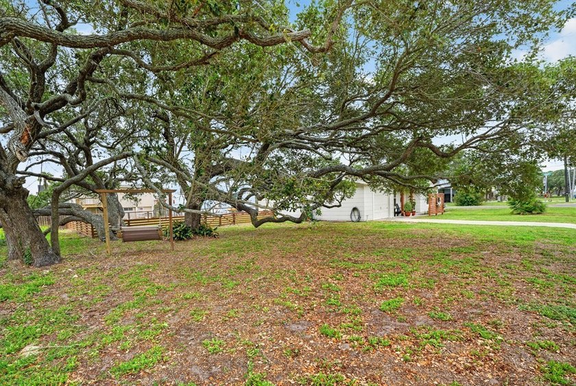 Just three blocks from Aransas Bay, this beautifully updated - photo 4