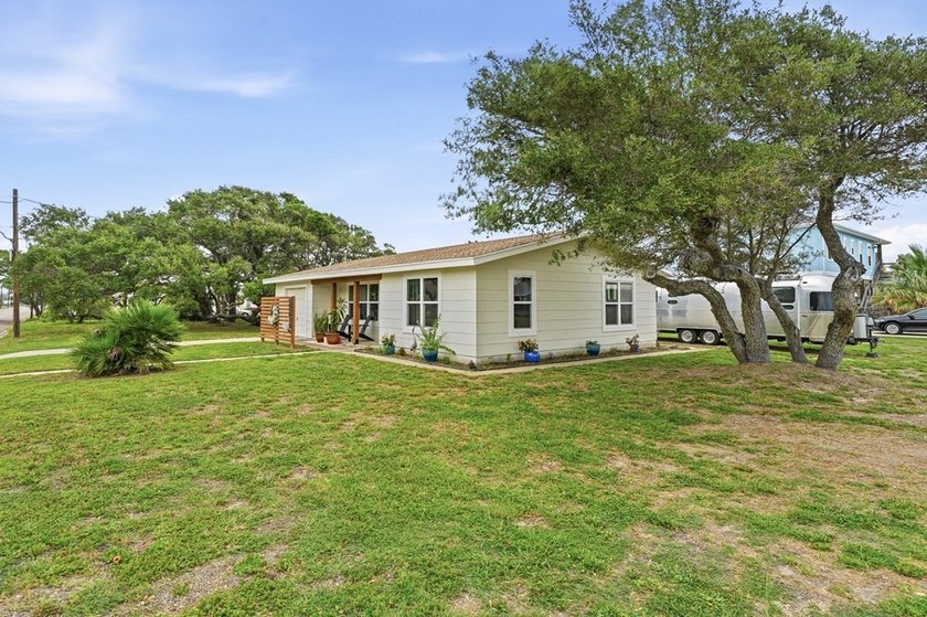 Just three blocks from Aransas Bay, this beautifully updated - photo 5
