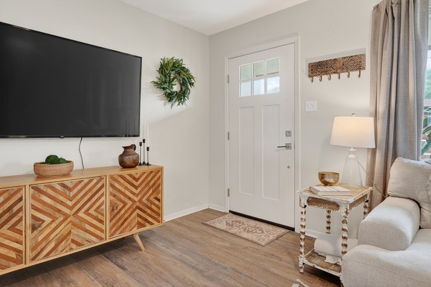 Just three blocks from Aransas Bay, this beautifully updated - photo 6
